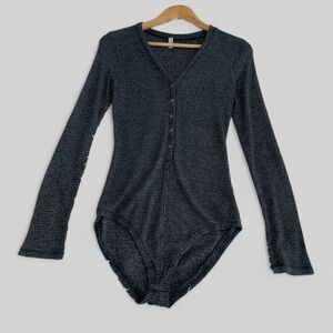 Intimately free people Waffle Knit Bodysuit Woman’s Medium V Neck charcoal Gray